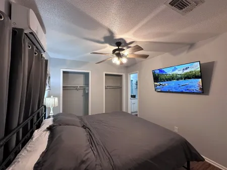 Piney Woods 7 - King Bed Отели в г. Тексаркана