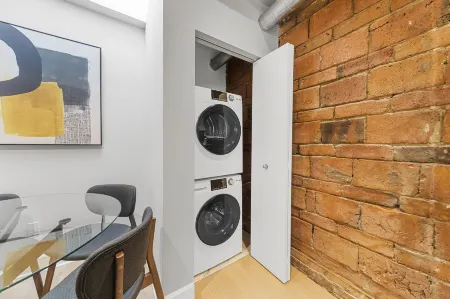 Elegant Suites de La Montagne- Dtwn Mtl Отели рядом с достопримечательностью «Парк Рапид»