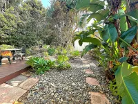Castaway in Tugun Hotels near Currumbin Wildlife Sanctuary
