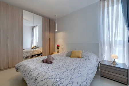 Stunning Apartment in a Central Location with Views Отели в г. Хамрун