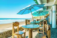 Olas Permanentes El Zonte Hotels in Atami