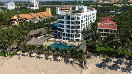 Mana Mui Ne Beach Resort & Spa Отели рядом с достопримечательностью «RD Wine Castle»
