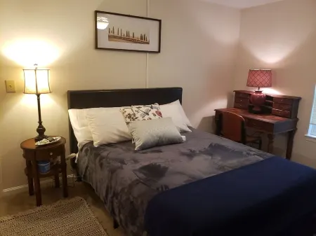 Updated, 2 Bedroom Condo - Sleep 6 off of Price's Fork - 2 Night Minimum Отели рядом с достопримечательностью «Политехнический университет Виргинии»