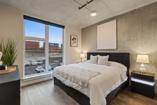 Spacious Urban Luxury Living with Free Parking