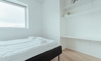 Delightful 2 Bedroom Apt - Balcony - Parking