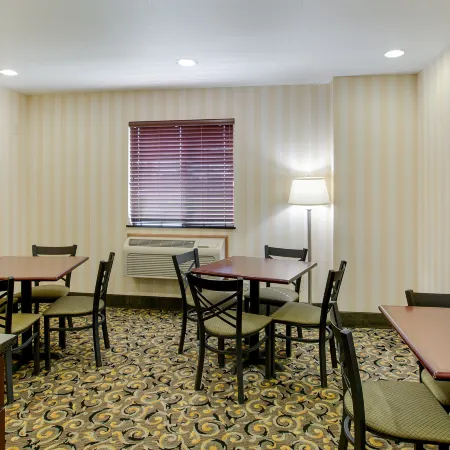 Cobblestone Inn & Suites - Clintonville