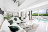 Naples Amore - Heated Pool/Spa, Pizza Oven, Playground, EV Charger, Grill, 5BR