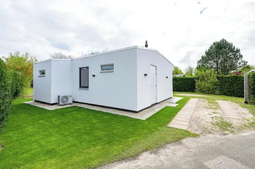 Bungalow in Eureka with Spacious Garden