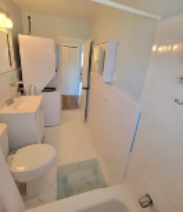 Best 1 Bedroom in SIC! 1 Block to the Beach.. A+ location .. Walk to Everything!