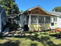 Sandpiper Cottage: Lakeside, Boat Slip, Beach, Family Friendly, Kayaks