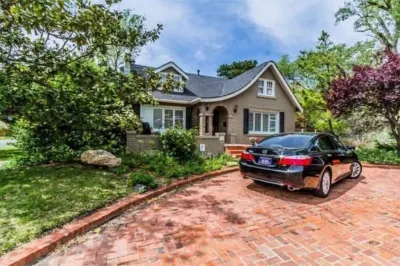 The Cottage on Crockett Hotel berhampiran Arts in the Sunset