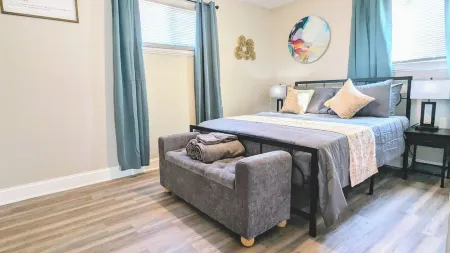 Cute Apartment Near the Airport-9B