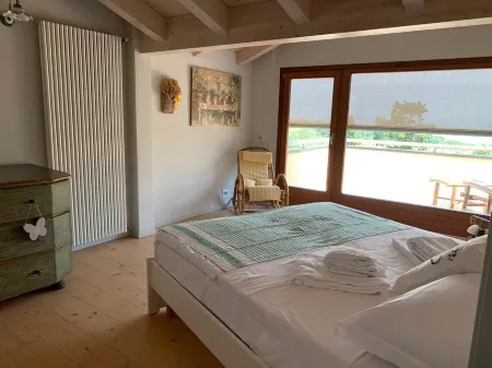 Villa with wonderful lake Garda view, garden and swimming pool Отели рядом с достопримечательностью «South Garda Karting»