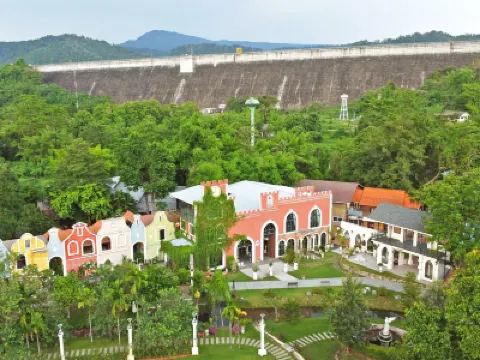 Phuiyara Resort Nakhonnayok Hotels near Wat Tham Sarika