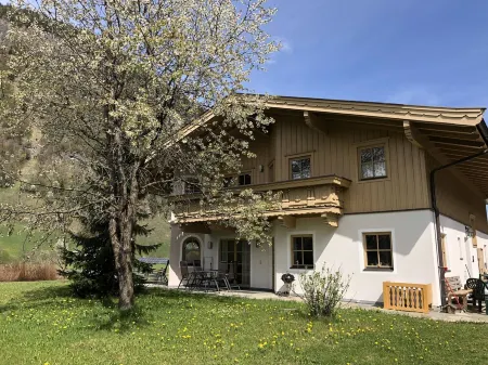 Spacious, sunny country house in the Alps with its own garden