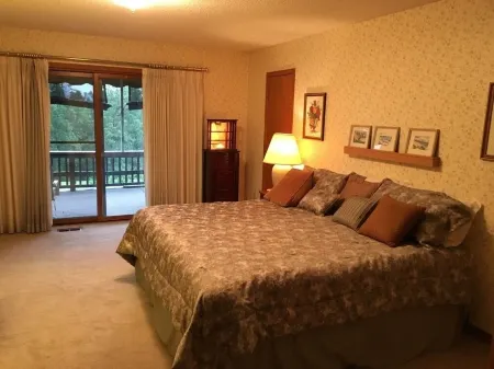 Lakefront home with easy access to Norfork Lake