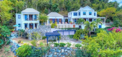 A private retreat just a short drive from beautiful beaches Hotels in 