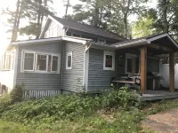 4 bedrooms lovely cottage right on water