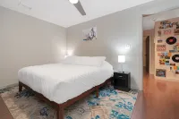 Chic, Industrial Style Loft on Whiskey Row Отели в г. 