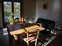 House with terrace, Avignon festival 12km away, Spirou park and wave island Hotels in Le Thor