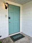 Updated Tranquil 2-bedroom heated pool  house in Venice FL, close to Beaches.