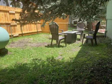 Family friendly! Cozy, quiet cabin in the Village of Cloudcroft