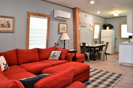 Unique 3 Story Lighthouse Отели в г. Бакстер