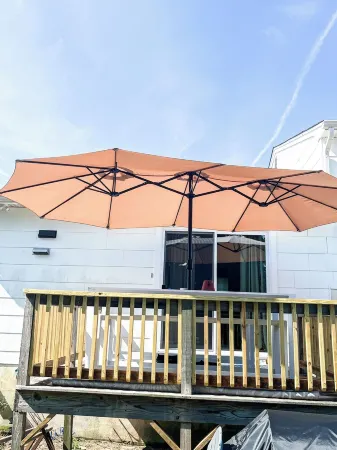 Sunset Bayside Beach House - Sleeps 10, Steps from Beach & Bay, Outdoor Shower