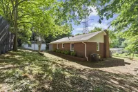 3BR Cherrydale Retreat Pet-Friendly Near Downtown Hotels in Sans Souci