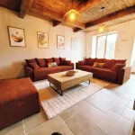 Maison de Campagne à 10 mn de la mer Avec Spa, Billard, Babyfoot Hotels in Equilly