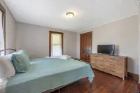 Hillside Escape...your home away from home! Hotels in Logan