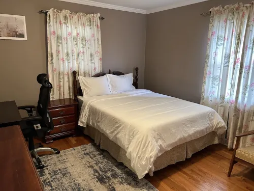 Duplex with  private Entrance , A block from UBS Arena & Belmont Park, Hotels in Elmont