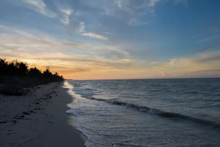 Comfortable beds & a hot meal await you. Beach front. LasTunas - Telchac Pto. Отели в г. Синанче
