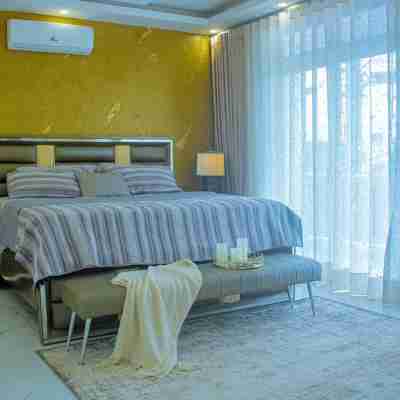 Charming 3-bedroom house with AC, WiFi in delightful Bocachica Rooms