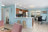 Great Back to School Dealsl!  4 minute walk to beach!