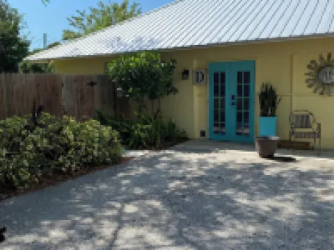 The Cozy Cottage at Cocoa Village-Private Oasis Hotels in Cocoa