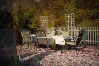 Your Retreat Between Mountains and lakes—for Families, Friends, and Dogs 酒店