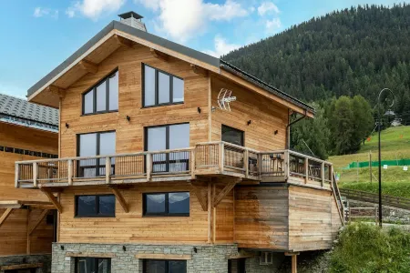 Les Coches: Chalet at the foot of the slopes with views of Mont Blanc