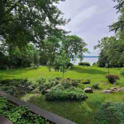 Lakefront Chalet in Montreal Hotel Exterior