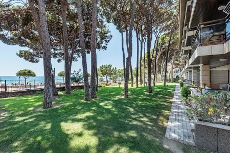 Can Costelles - Ático en Primera Línea con Vistas al Mar, Piscina y Parking