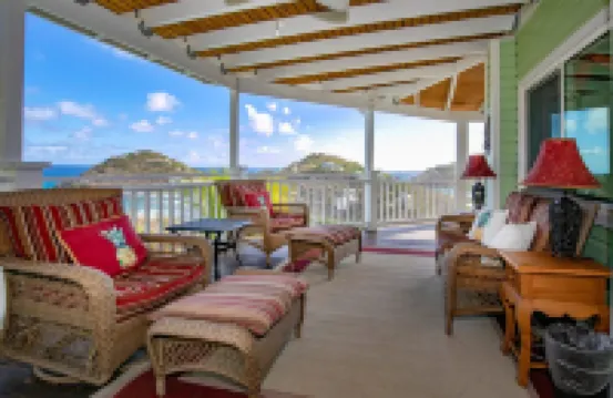 4 large bedrooms/4 full bathrooms. Pool/Beautiful Ocean views/hot tub. Cruz Bay!