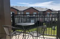 Modern Luxurious 2 BR Condo + Pool + Hot Tub + Games Room + Gym