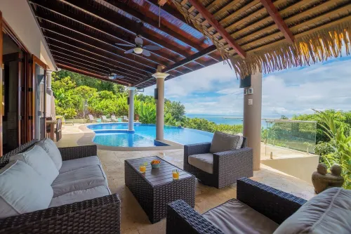Whale Watchers Villa With Stunning Ocean View