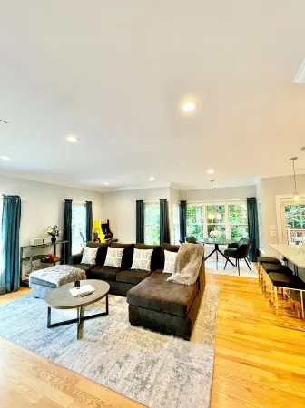 Modern House in Clifton Gaslight - 3 BR 3BA with Walkable Shops and Restaurants Отели рядом с достопримечательностью «Цинциннати Зу & Ботаникал Гарден»