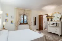 Villa Santo Pietro with Panoramic Private Pool Close to San Gimignano and Golf