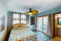 Semi Oceanfront 5 bedroom dog friendly cottage 10 feet to beach access