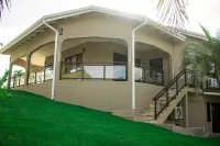 Pristine Modern 3-Bedroom Villa with Beautiful Outdoor Entertainment Area Hotel a 