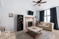 Spacious 3BR/2.5BA House with Serene Balcony Retreat - Your Perfect Getaway