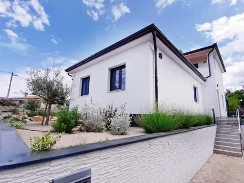 Modern Villa Oliva with Private Pool, Umag