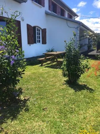 La case curcuma with heated swimming pool Отели в г. Сен-Жозеф